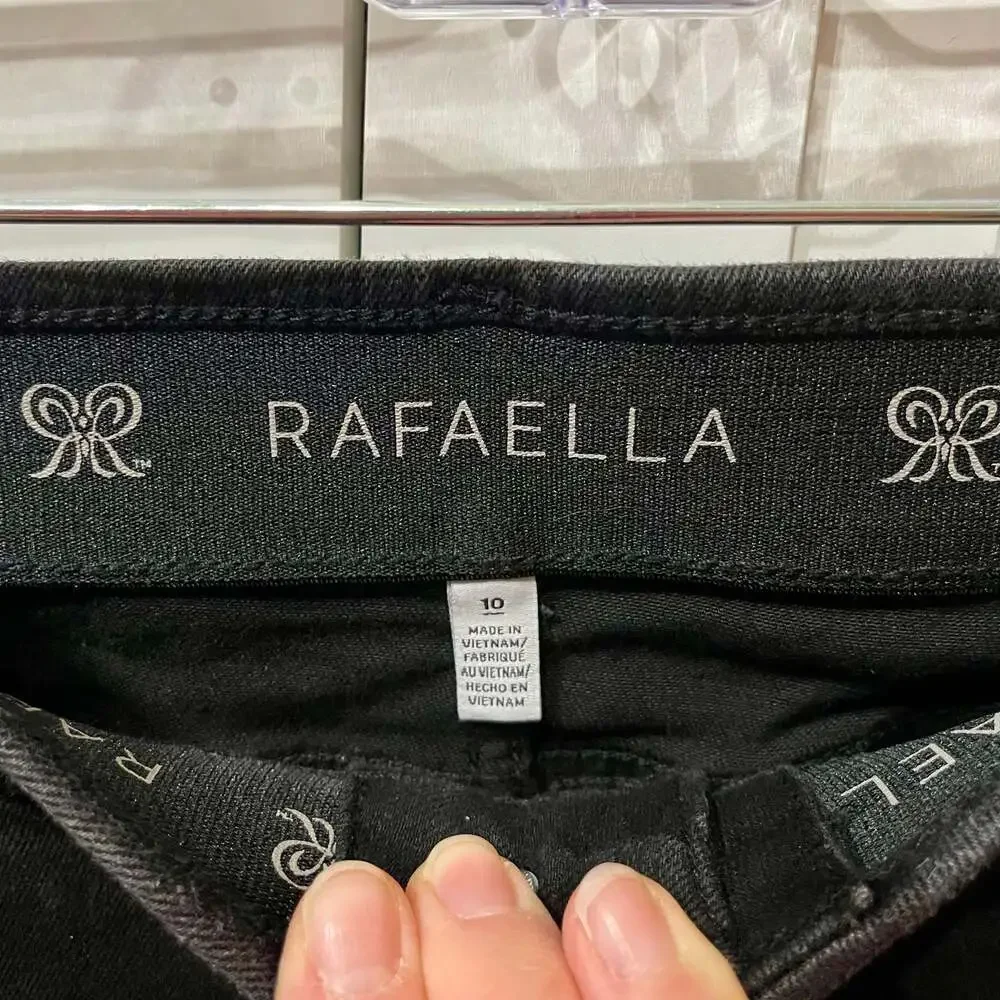 Rafaella Black Curvy Fit Capri Jeans